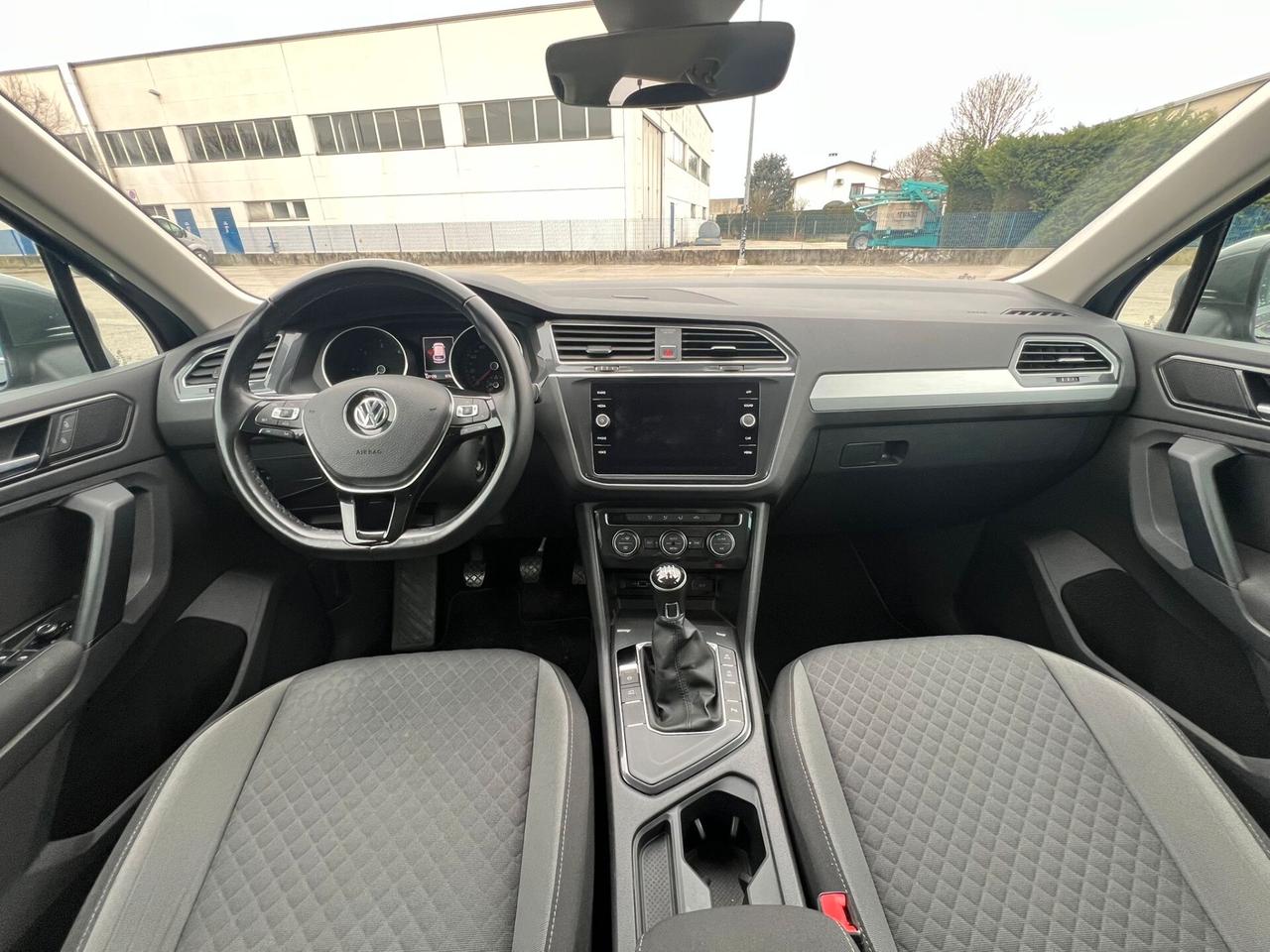 Volkswagen Tiguan 1.6 TDI SCR Sport BlueMotion R-LINE