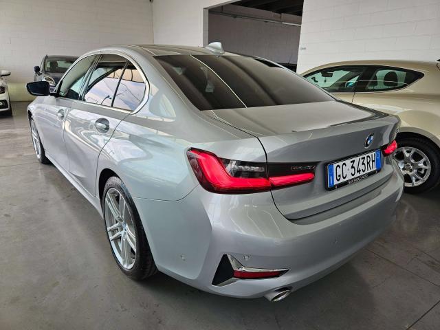 BMW 330 Berlina 330i Luxury CV 258 auto