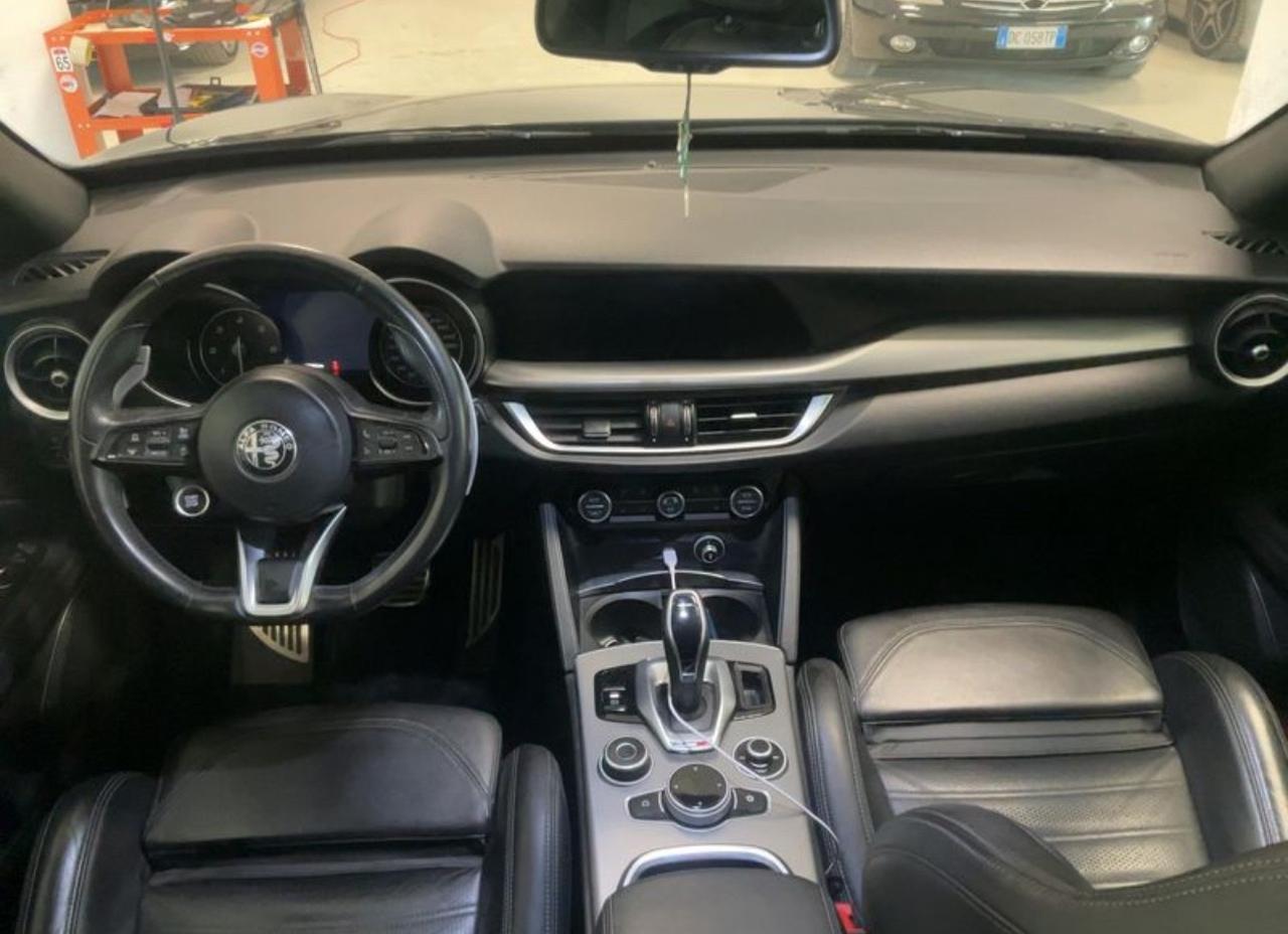 Alfa Romeo Stelvio Total Black Q4 Veloce