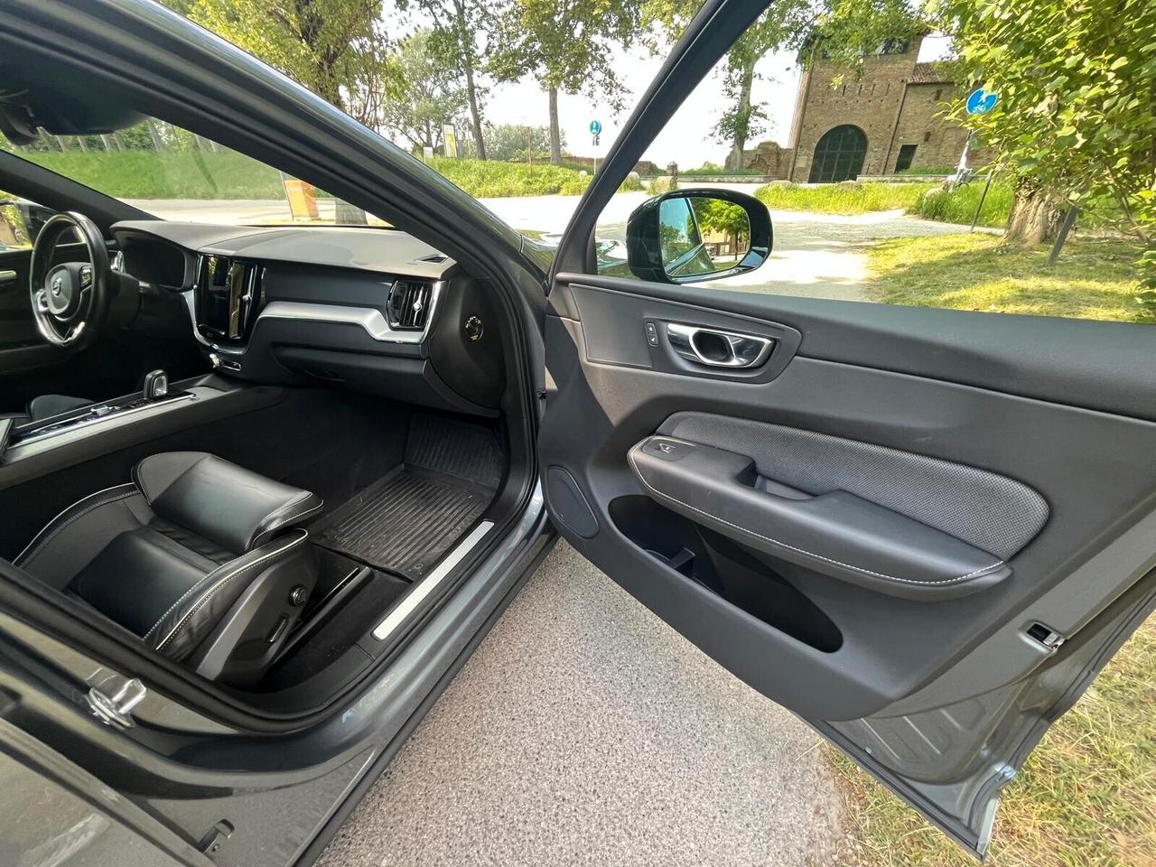 Volvo XC 60 XC60 B4 (d) AWD Geartronic R-design