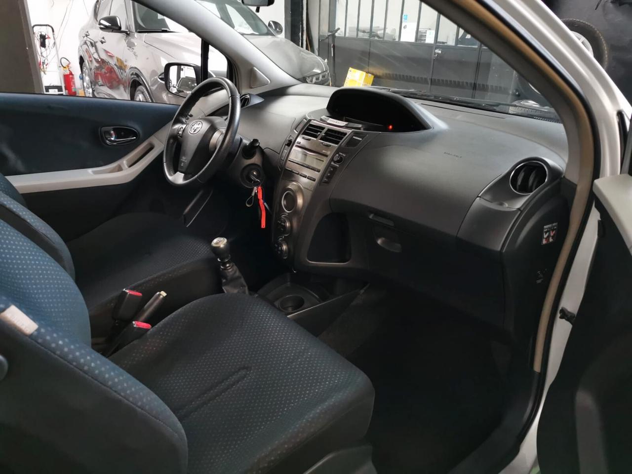 Toyota Yaris 1.3 3p Sol NEOPATENTATI GARANZIA 12 MESI