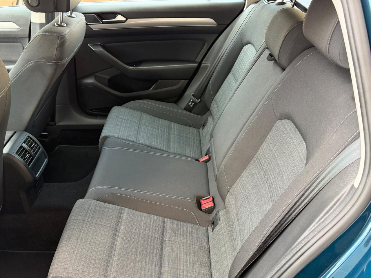 Volkswagen Passat Variant 2.0 TDI SCR 122 CV EVO DSG Business