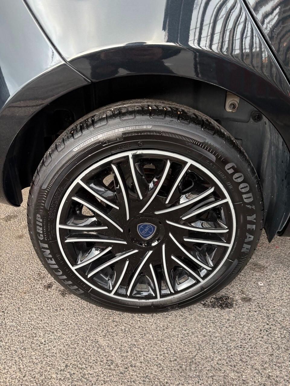 Lancia Ypsilon 1.0 FireFly 5 porte S&S Hybrid Gold