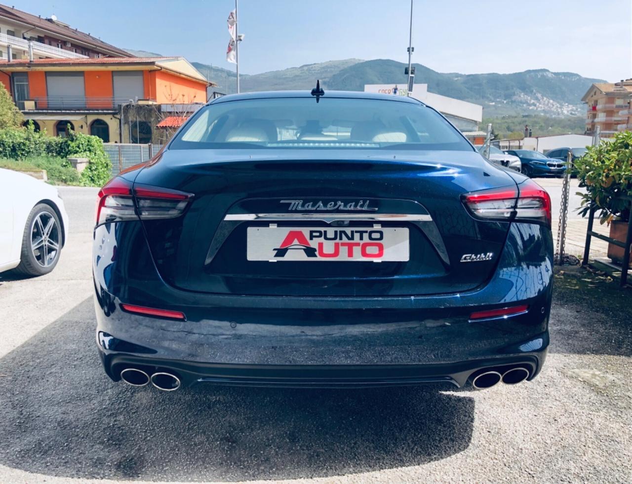 Maserati Ghibli L4 330 CV MHEV Granlusso