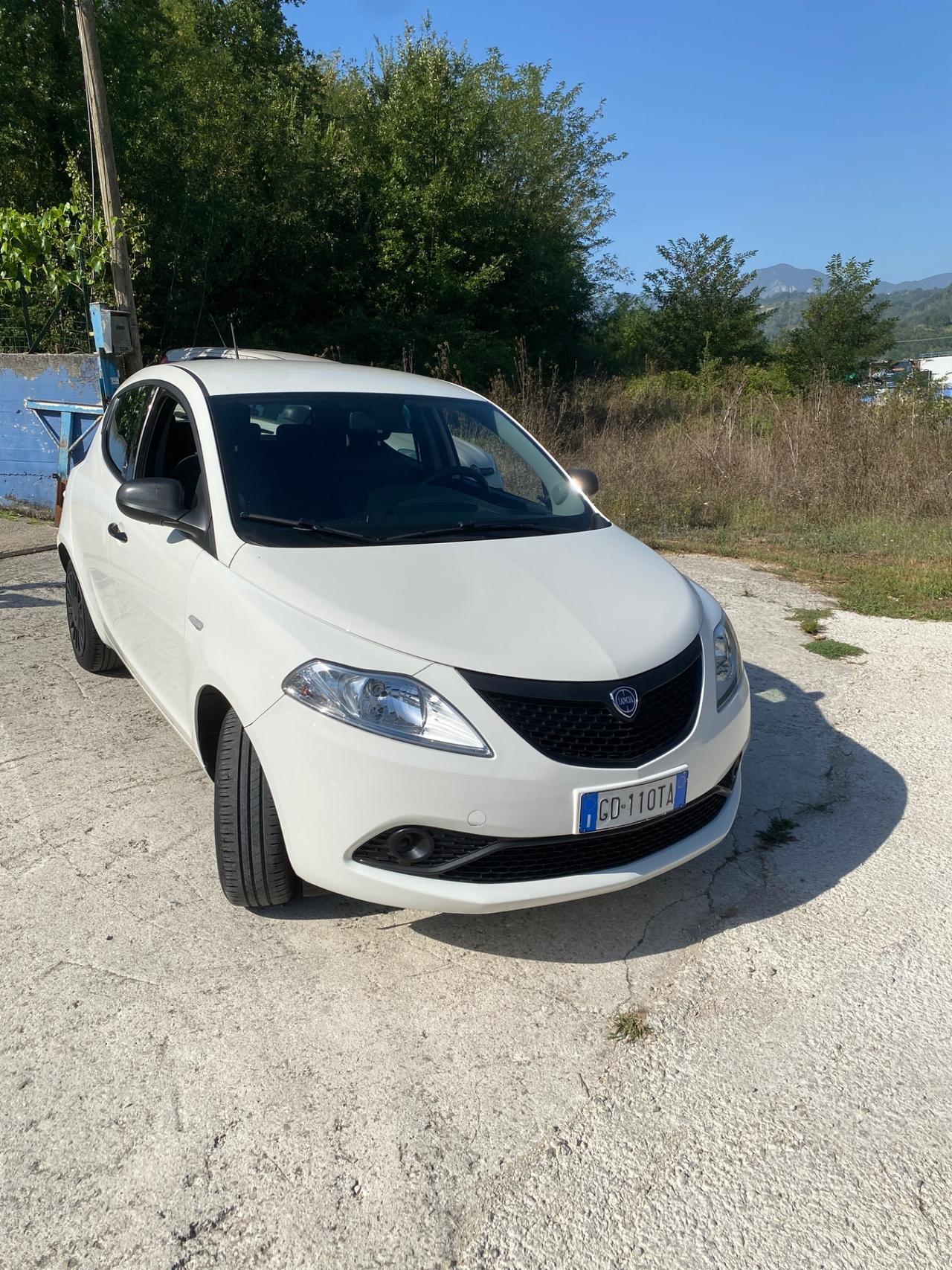 Lancia Ypsilon