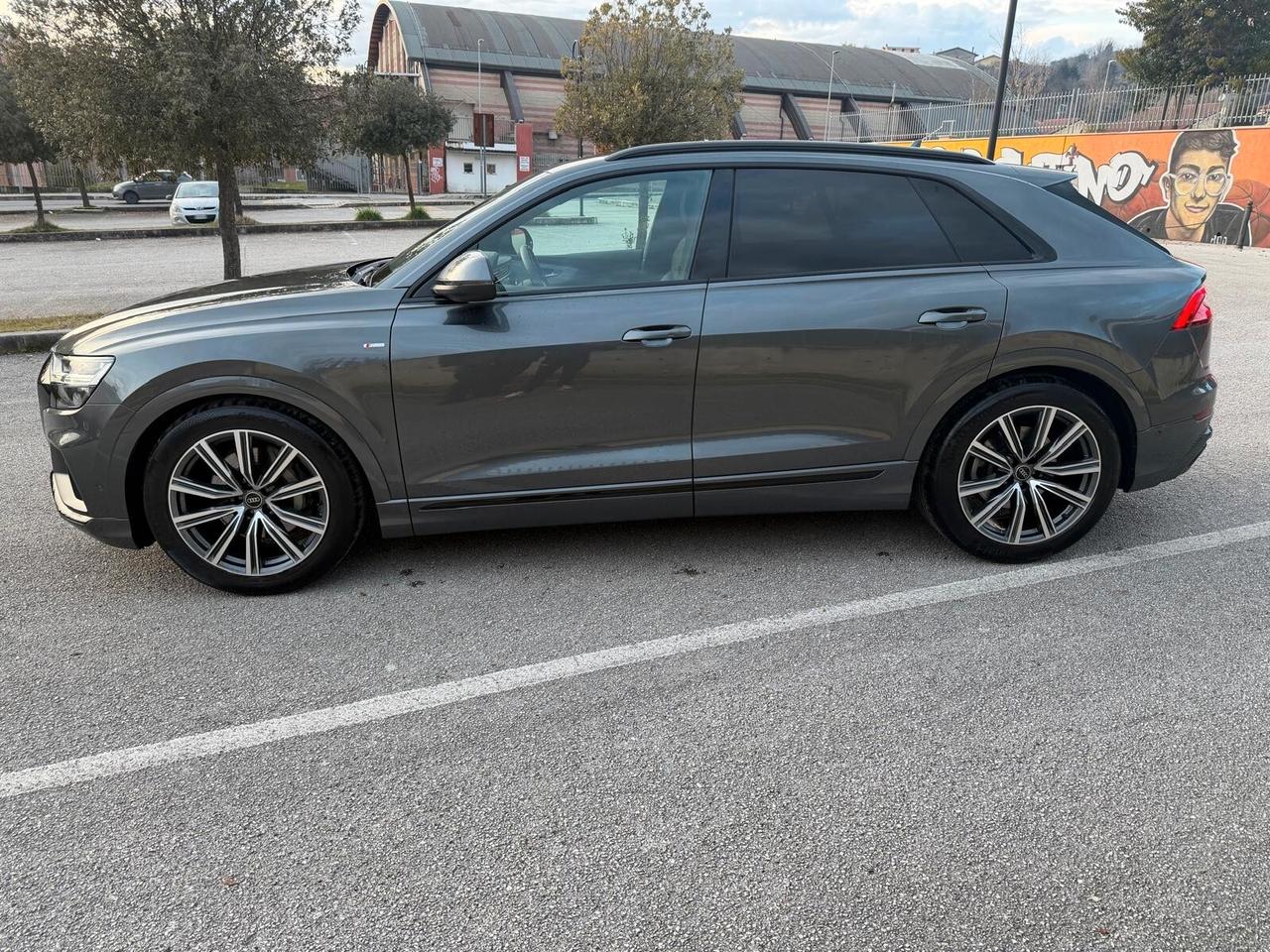 Audi Q8/50 TDI/286 CV/QUATTRO/SLINE/C-AUT/NAVI/PDC/TEL-POST/CERCHI21/V.PRIV/CLIMA 4 ZONE/SOFT CLOSE!!
