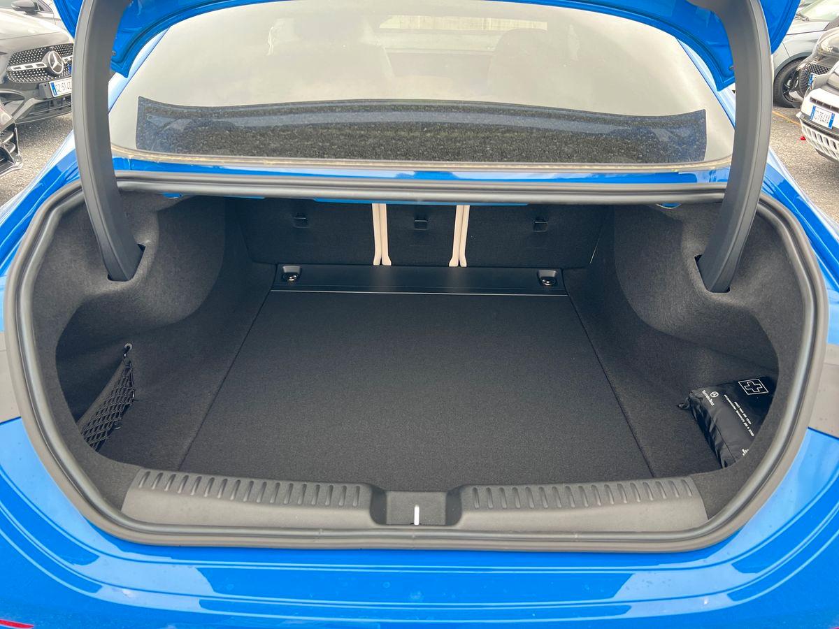 Mercedes-Benz CLA 250+ con tecnologia EQ