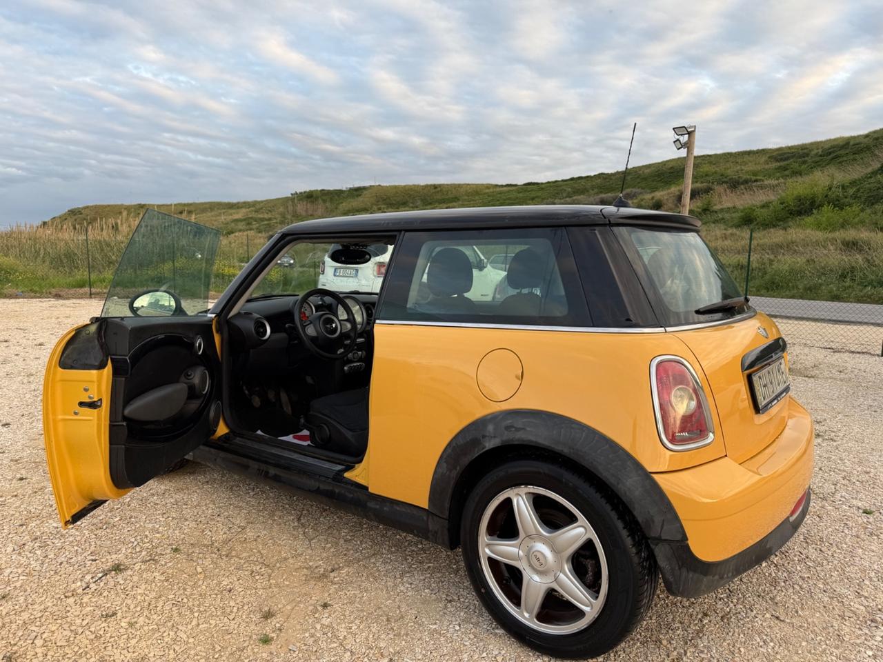 Mini 1.6 16V Cooper Diesel 2.900€