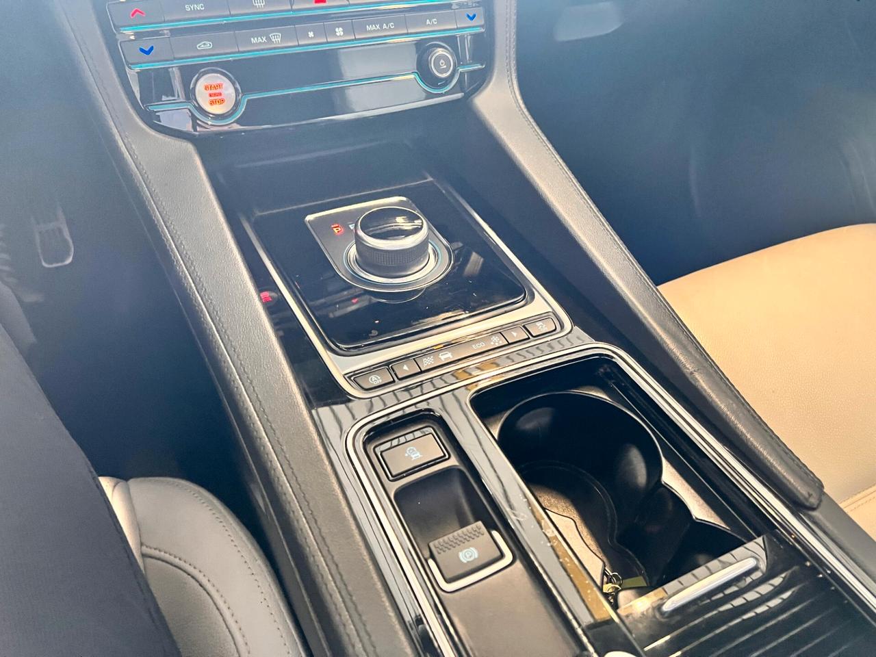 Jaguar F-Pace 2.0 D 180 CV AWD aut. Portfolio