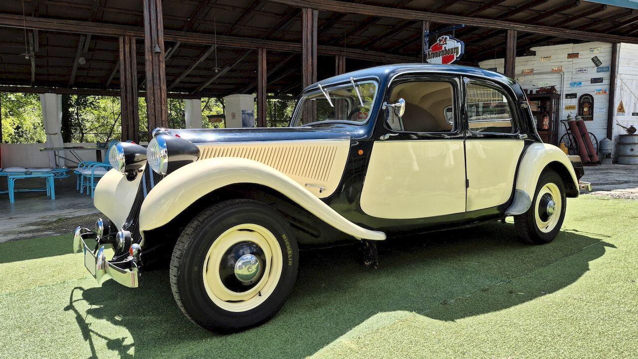 Citroen Traction Avant 11 BL – 1955