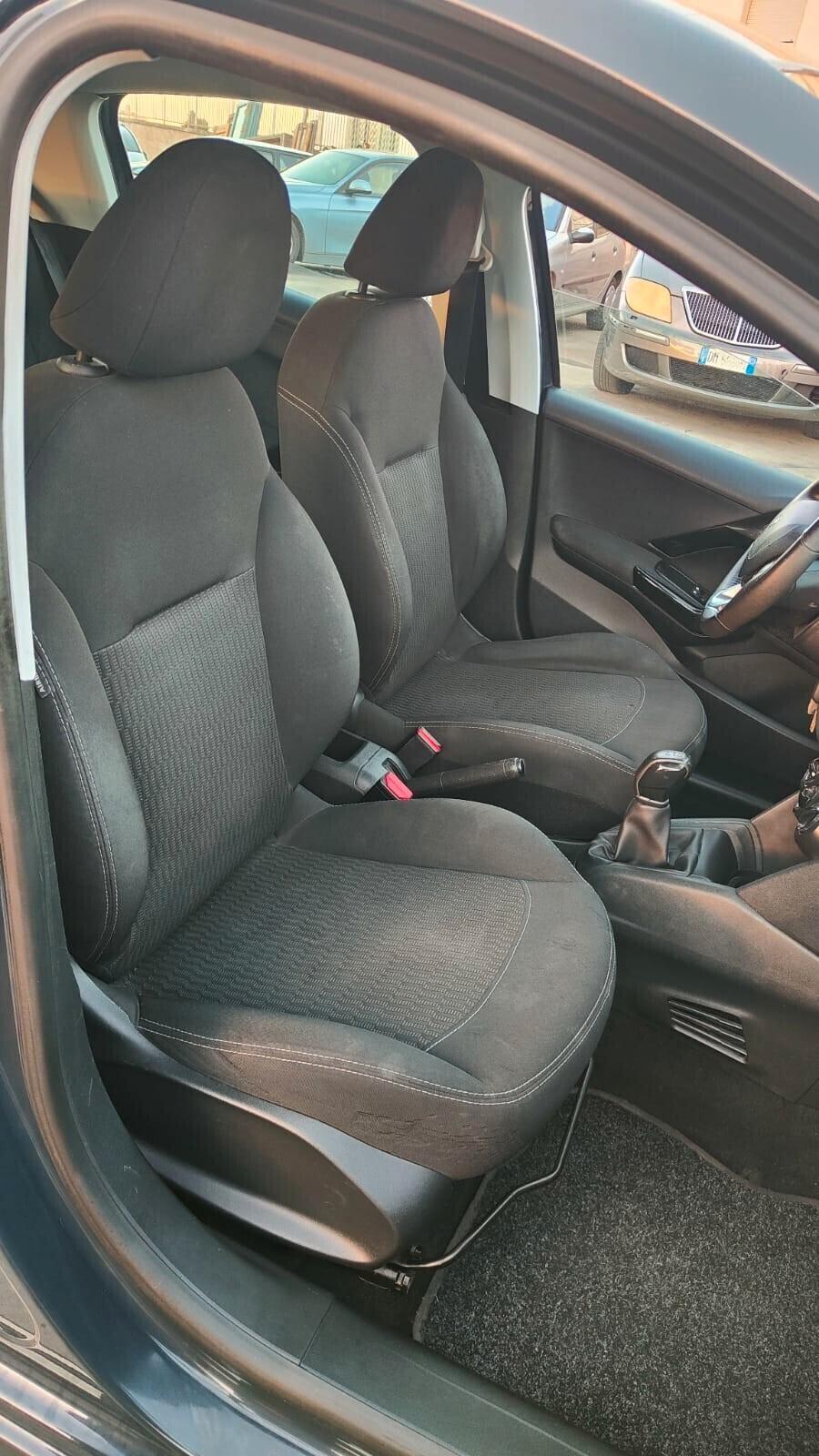 Peugeot 208 BlueHDi 75 5 porte Touch