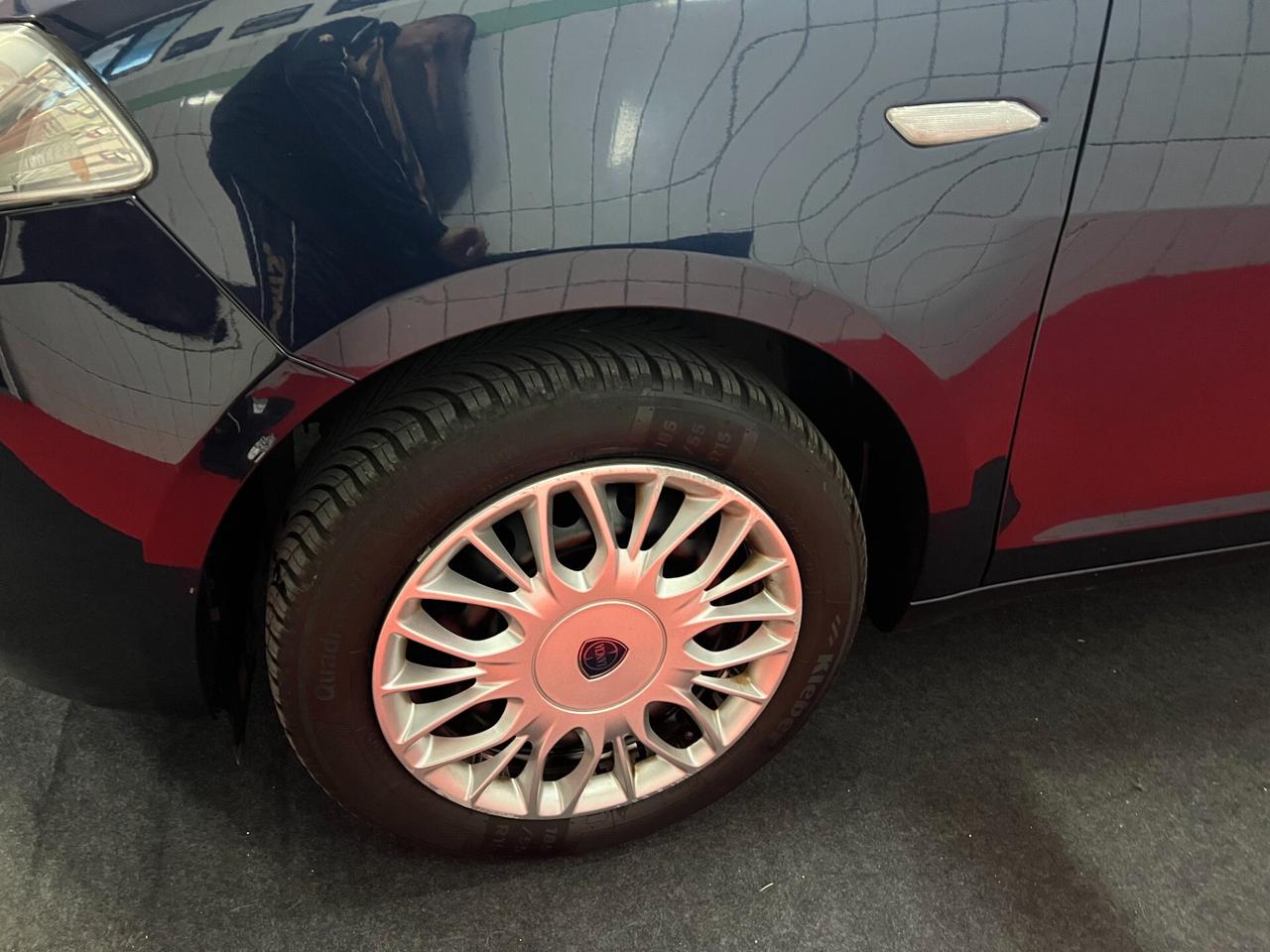 Lancia Ypsilon 1.2 69 CV 5 porte GPL Ecochic Silver