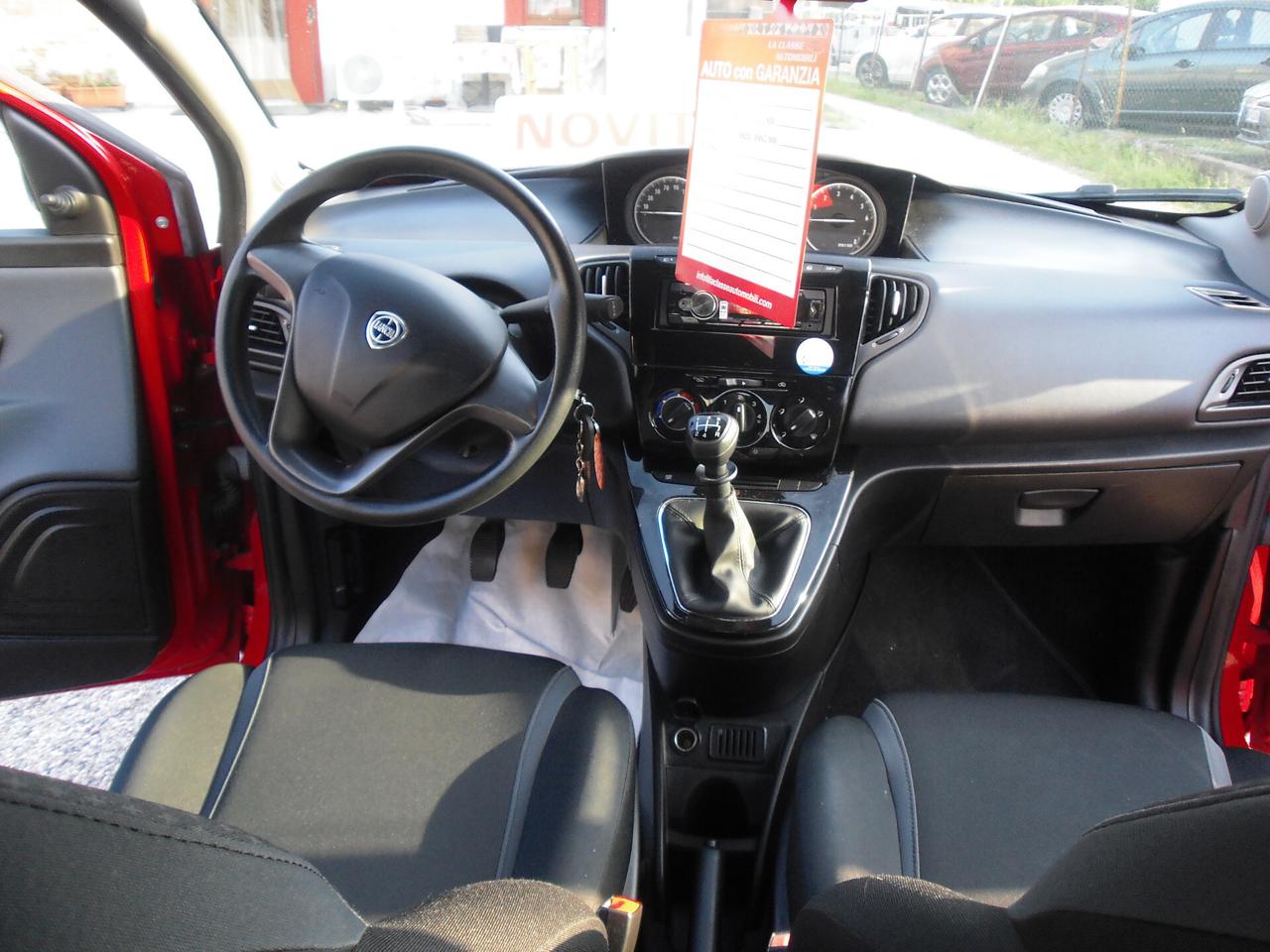 Lancia Ypsilon 1.2 69 CV 5 porte Silver neopatentati