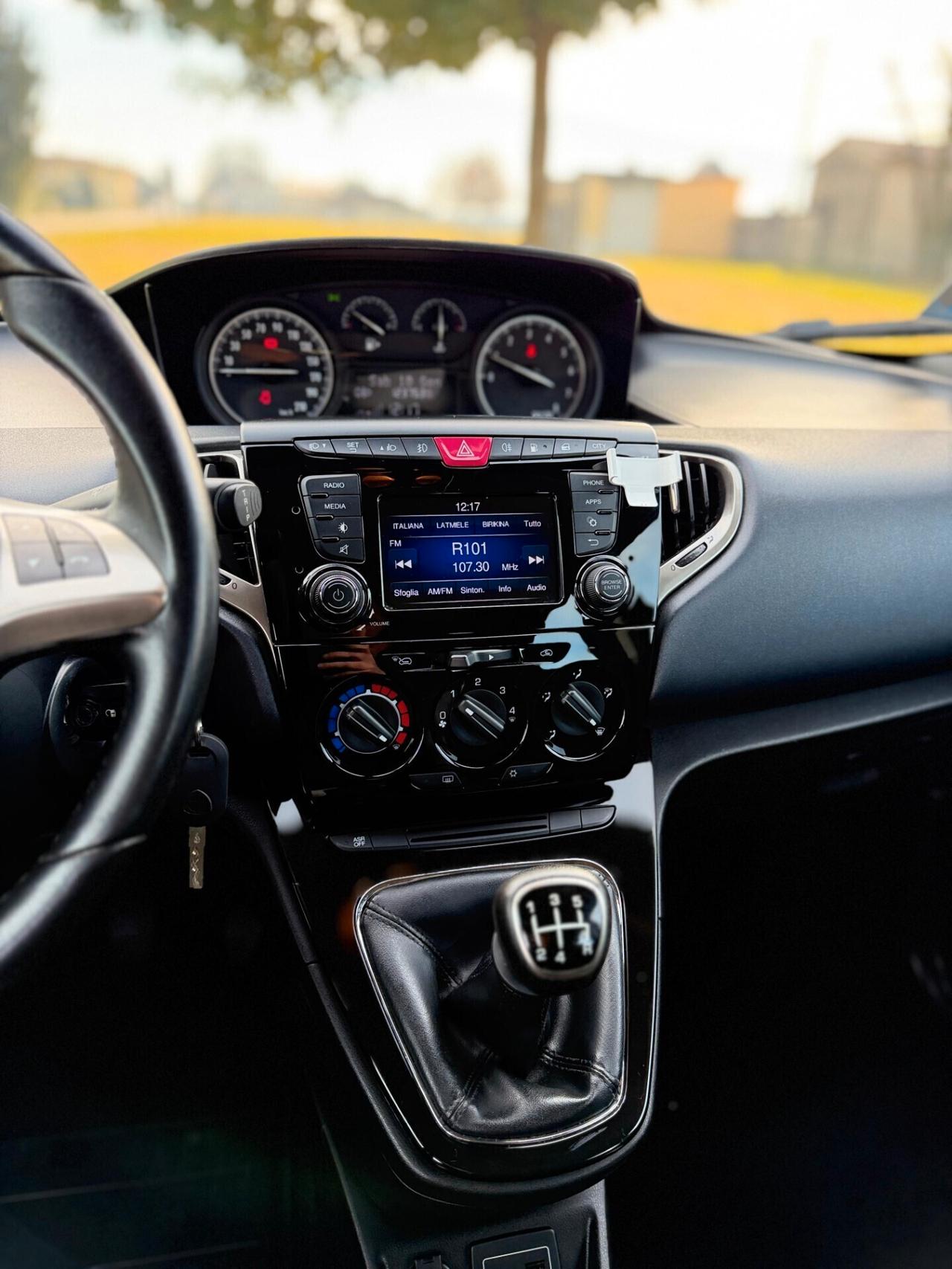 Lancia Ypsilon 1.2 69 CV 5 porte GPL Ecochic Platinum