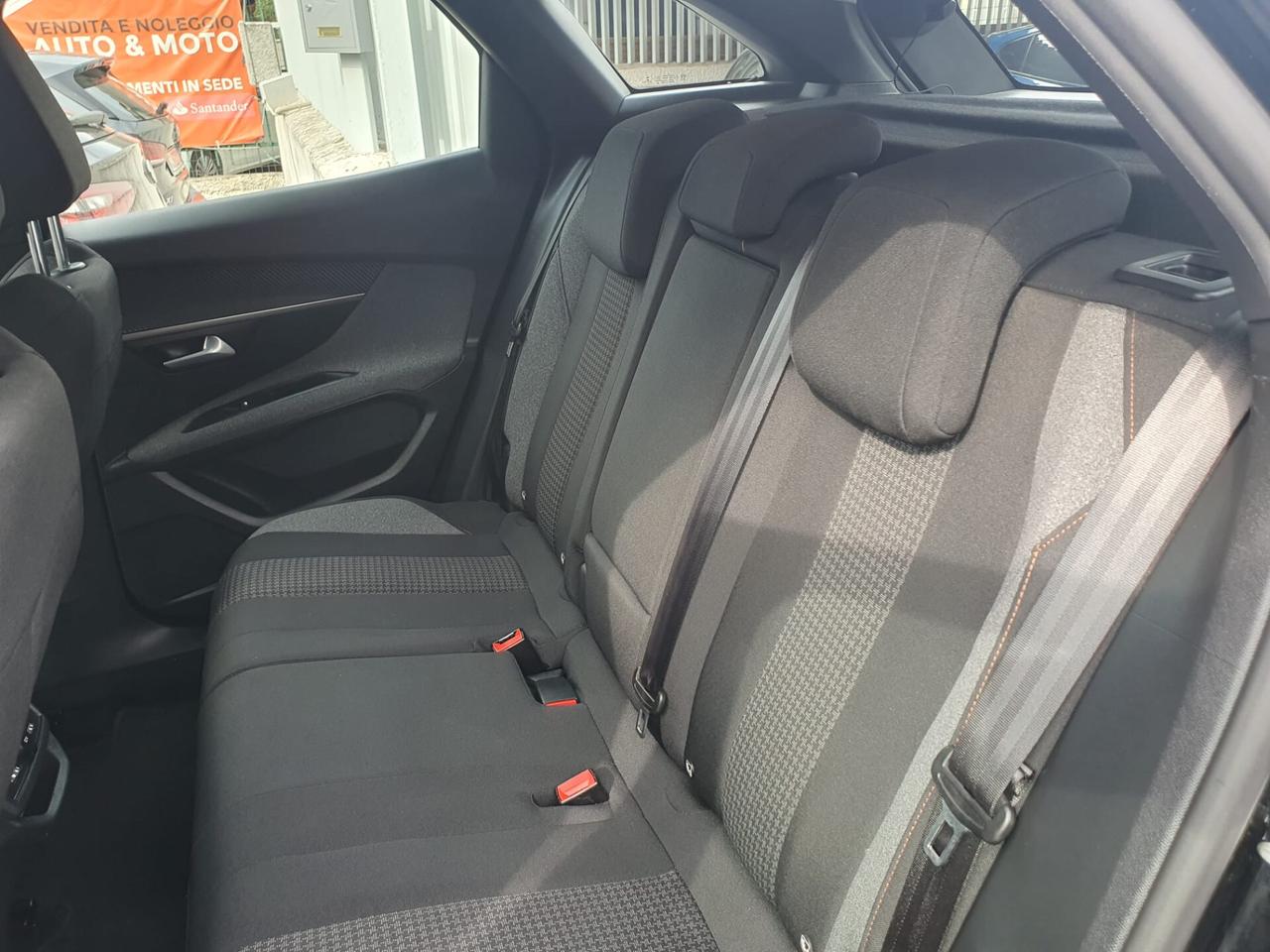 Peugeot 3008 BlueHDi 130 S&S EAT8 Allure