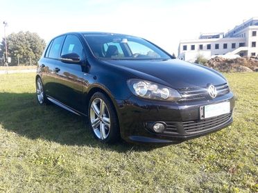 Volkswagen Golf 1.6 TDI DPF DSG 5p. R-Line