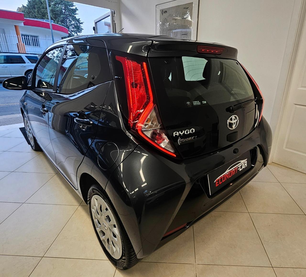 Toyota Aygo Connect 1.0 VVT-i 72 CV 5 porte x-wave grey