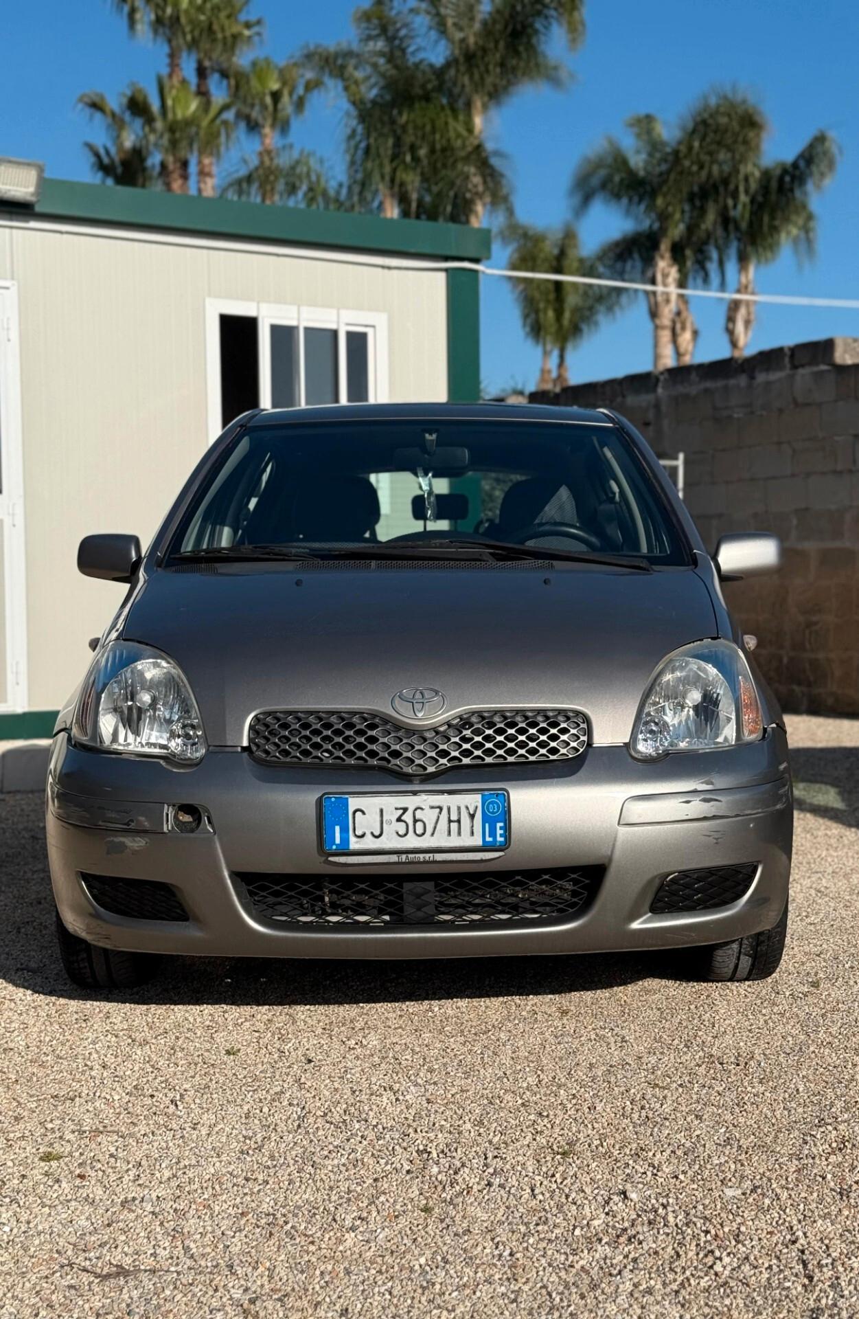 Toyota Yaris 1.0i 16V cat 5 porte Sol