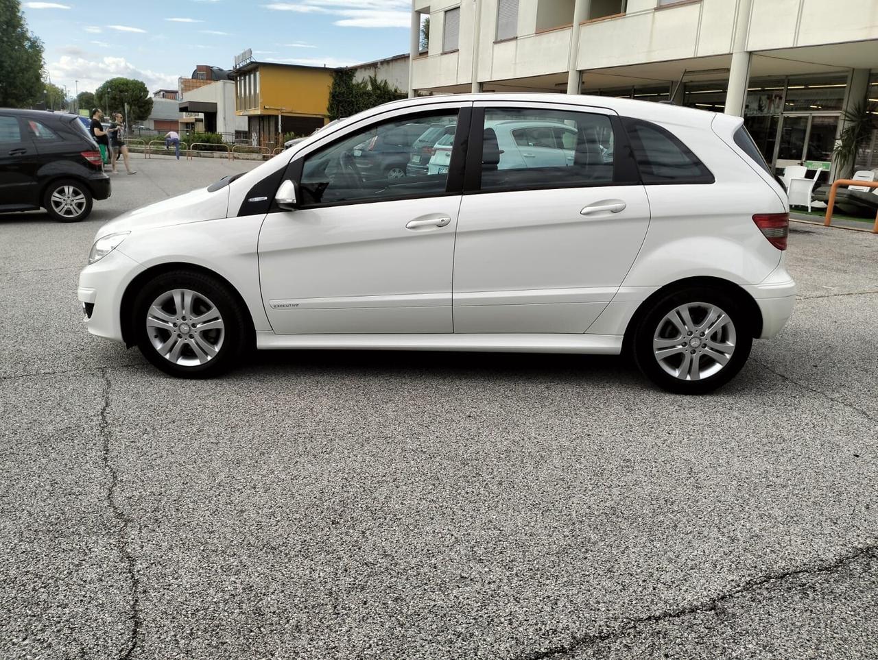 Mercedes-benz B 180 Benz Premium
