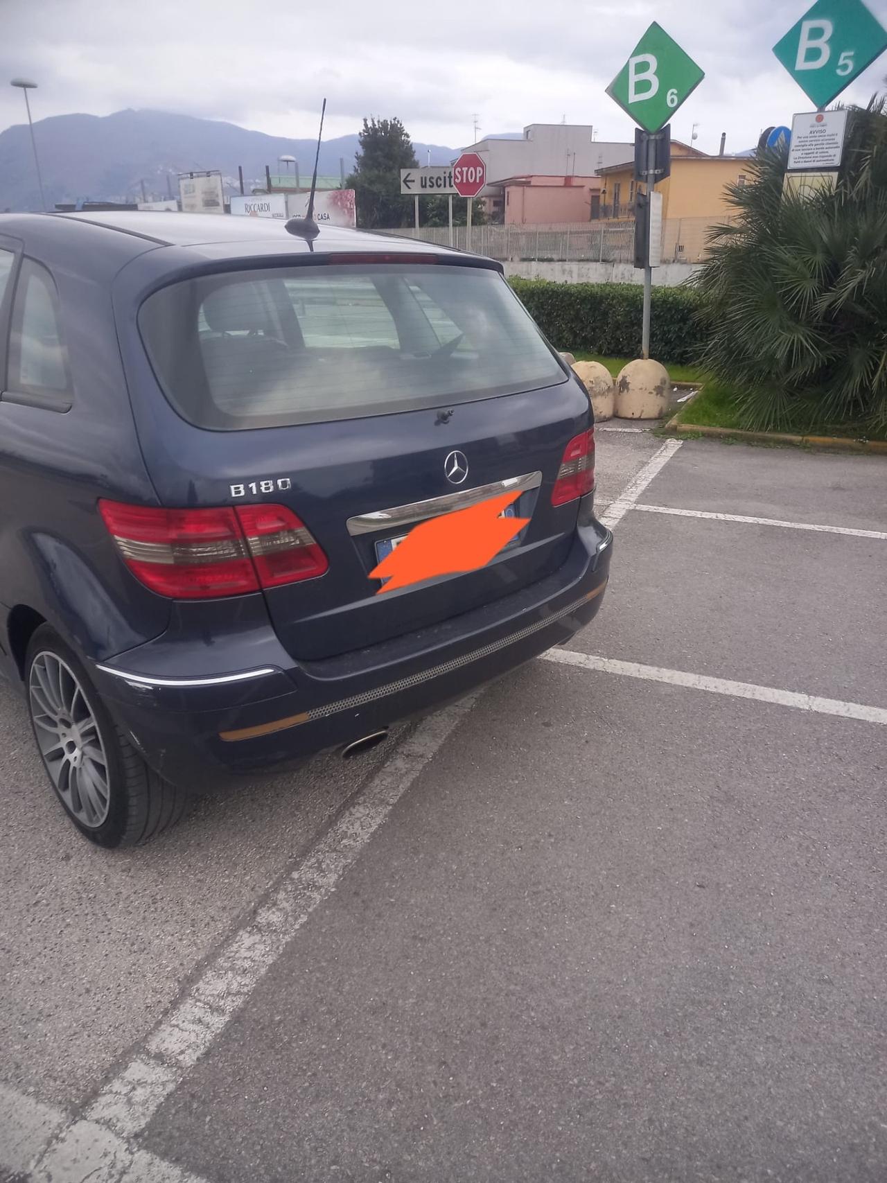 Mercedes-benz B 180 2010.