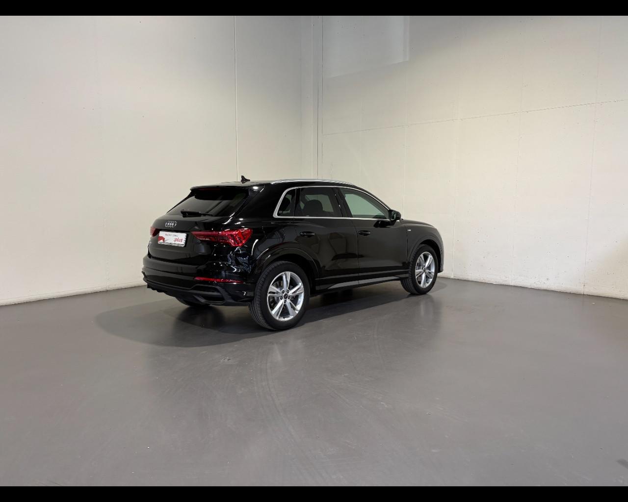 AUDI Q3 45 TFSIe S-TRONIC S-LINE EDITION