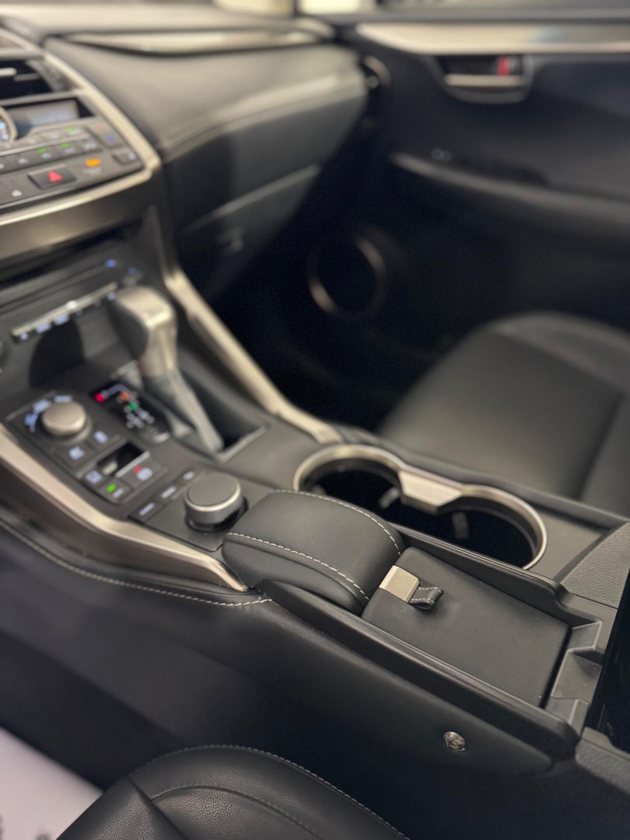 Lexus NX 300h Hybrid 4WD Luxury TAGLIANDI CERTIFICATI LEXUS