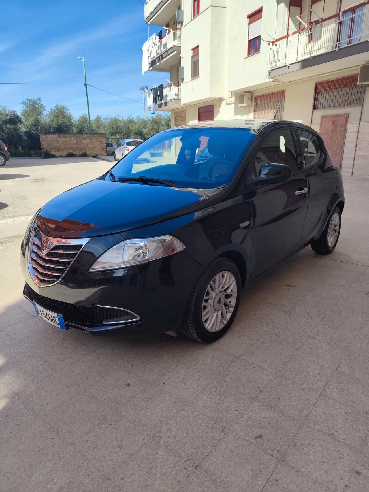 Lancia Ypsilon 1.3 MJT 95 CV 5 porte S&S Platinum