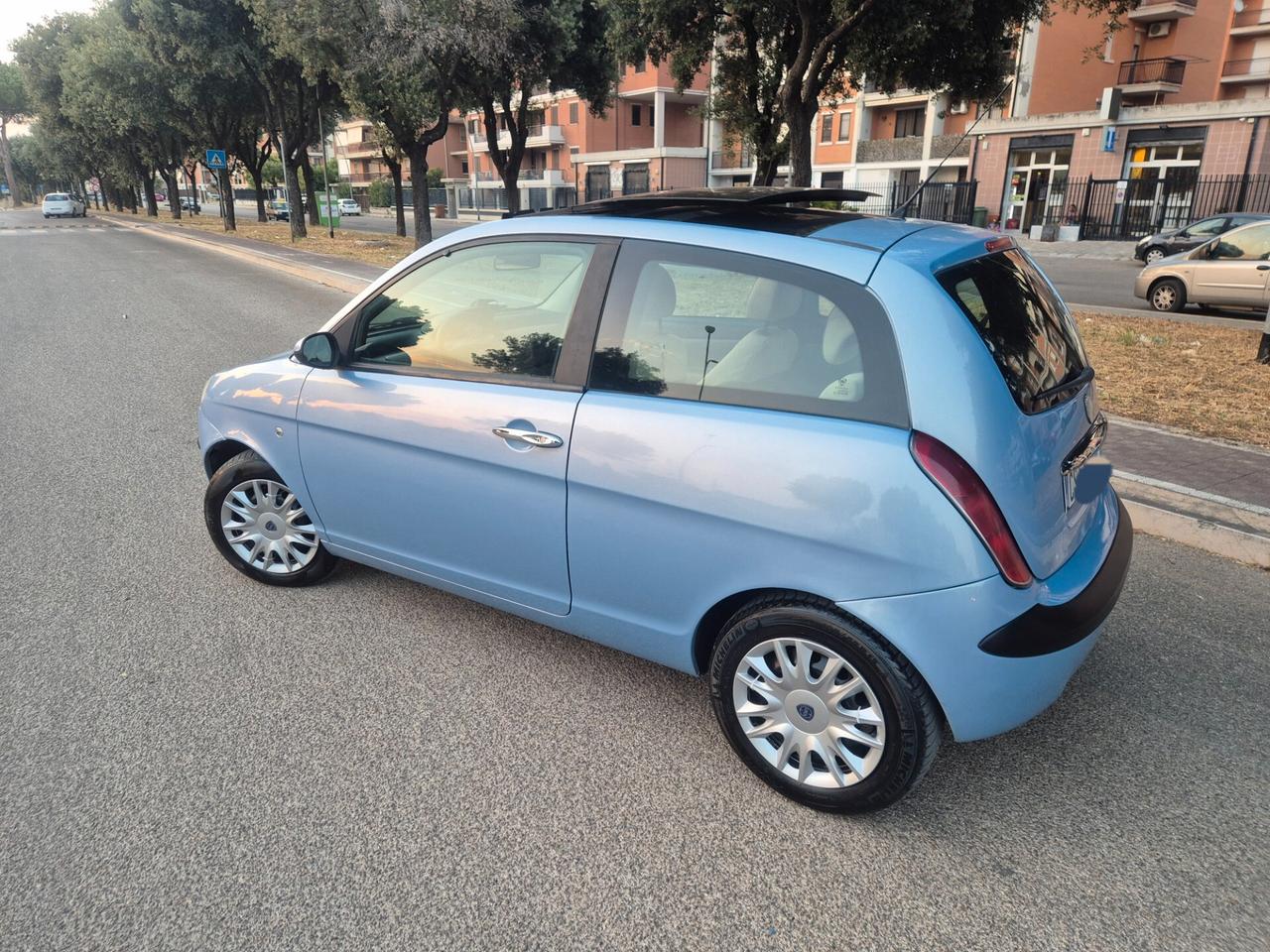 Lancia Ypsilon 1.3 MJT 69 CV Platino tetto apribileeeee