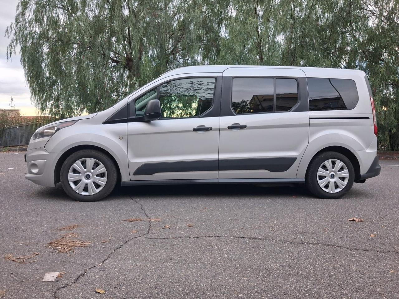 Ford Tourneo Connect Pianale ribassato con rampa disabili in carrozzina