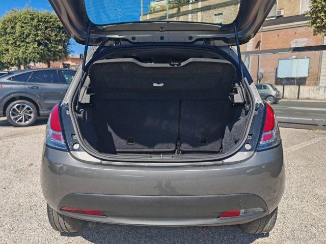 LANCIA Ypsilon 1000 HYBRID SILVER 70CV 5POSTI STEREO USB ITALIA