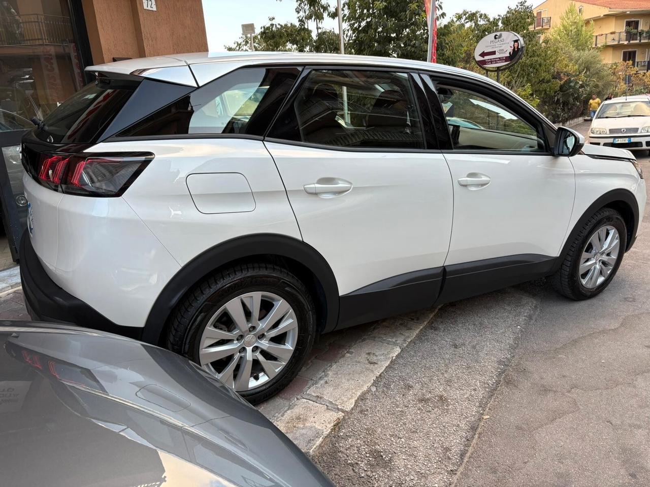 Peugeot 3008 BlueHDi 130 S&S EAT8 Active Pack