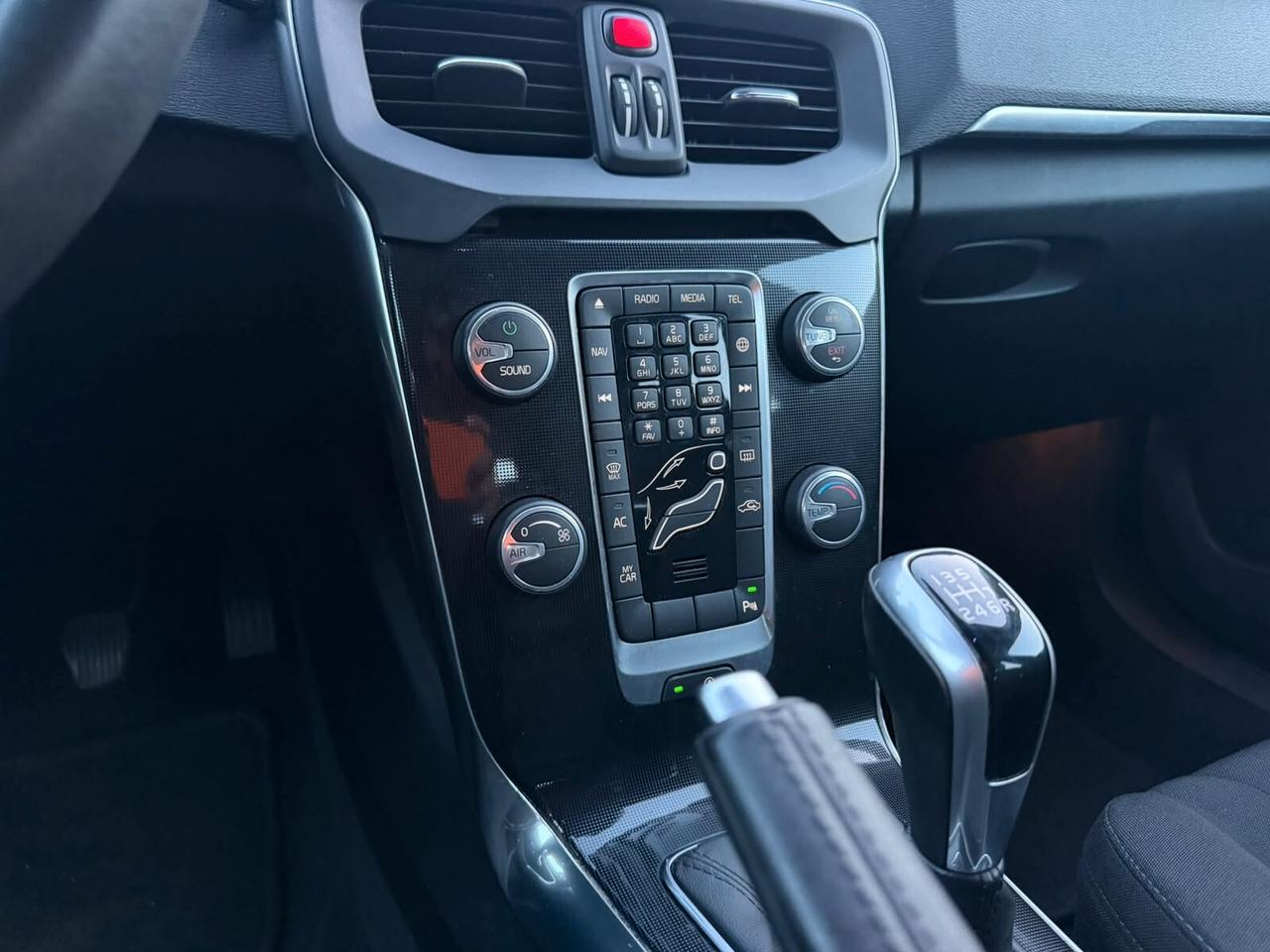 VOLVO V40 2.0 BERLINA DIESEL D2 EURO6B