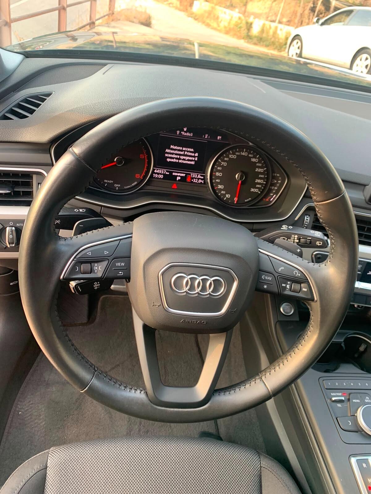 Audi A4 Avant 30 TDI S tronic Business