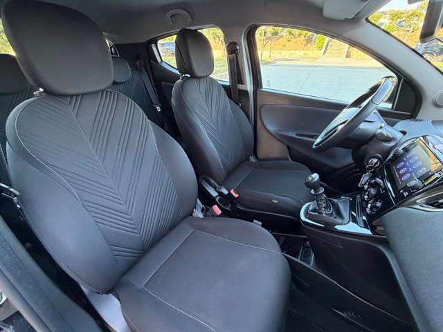 LANCIA Ypsilon HYBRID GOLD+NAVI+SENSORI+5POSTI+LED