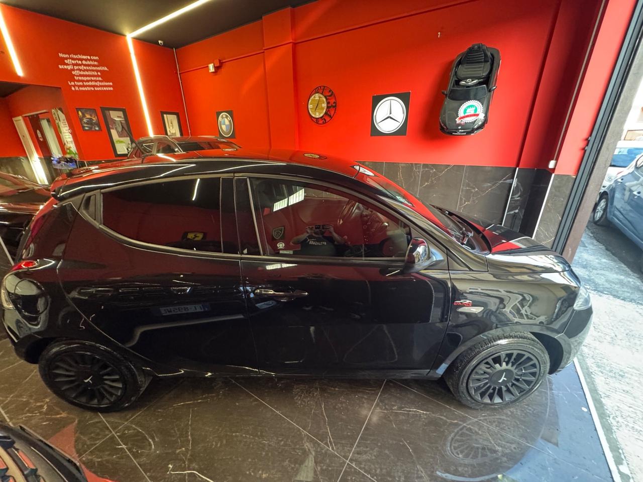 Lancia Ypsilon 1.2 69 CV 5 porte GPL Ecochic Black and Noir