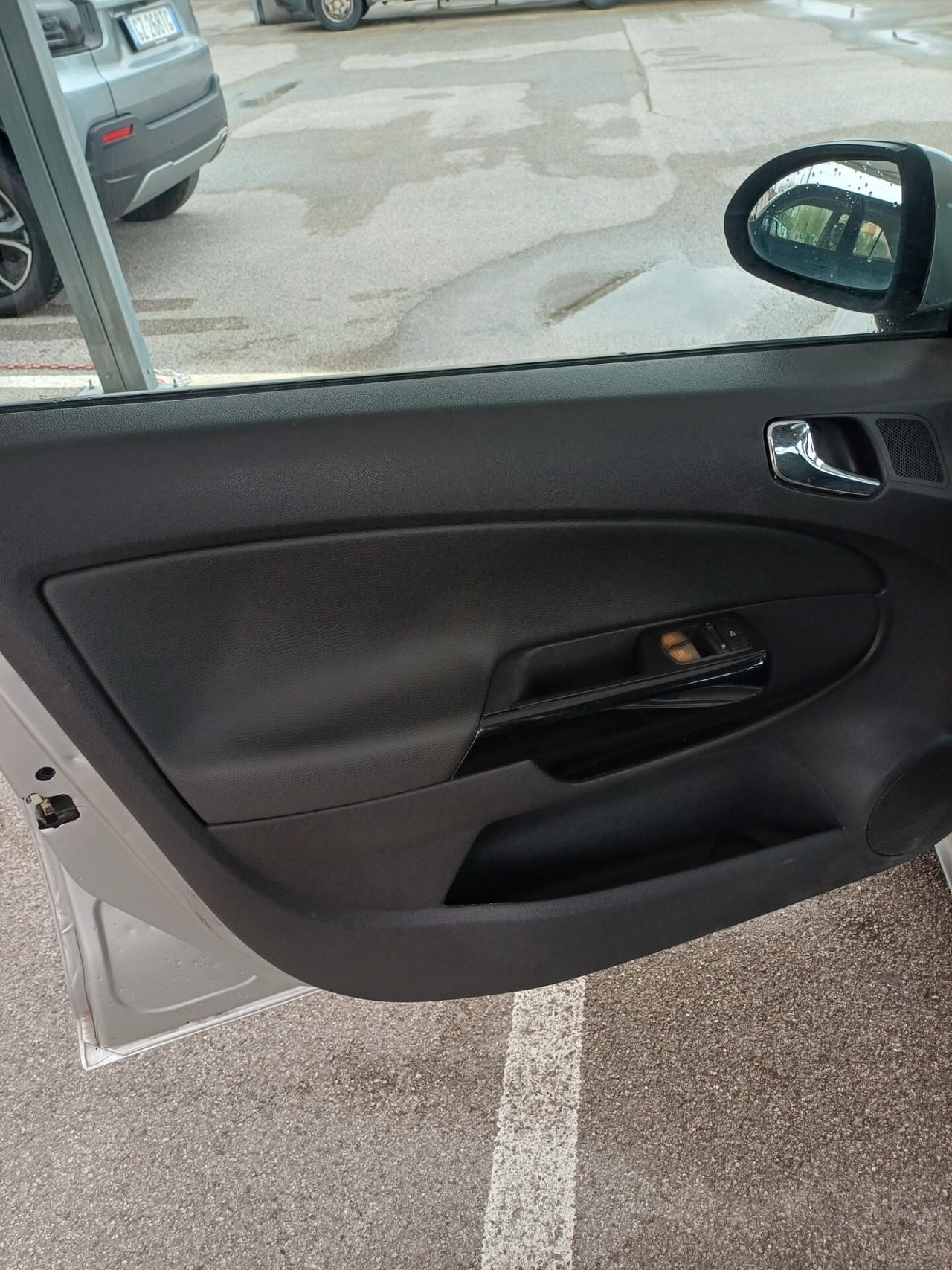 Opel Corsa 1.2 5 porte Easytronic Cosmo adatta a neopatentati