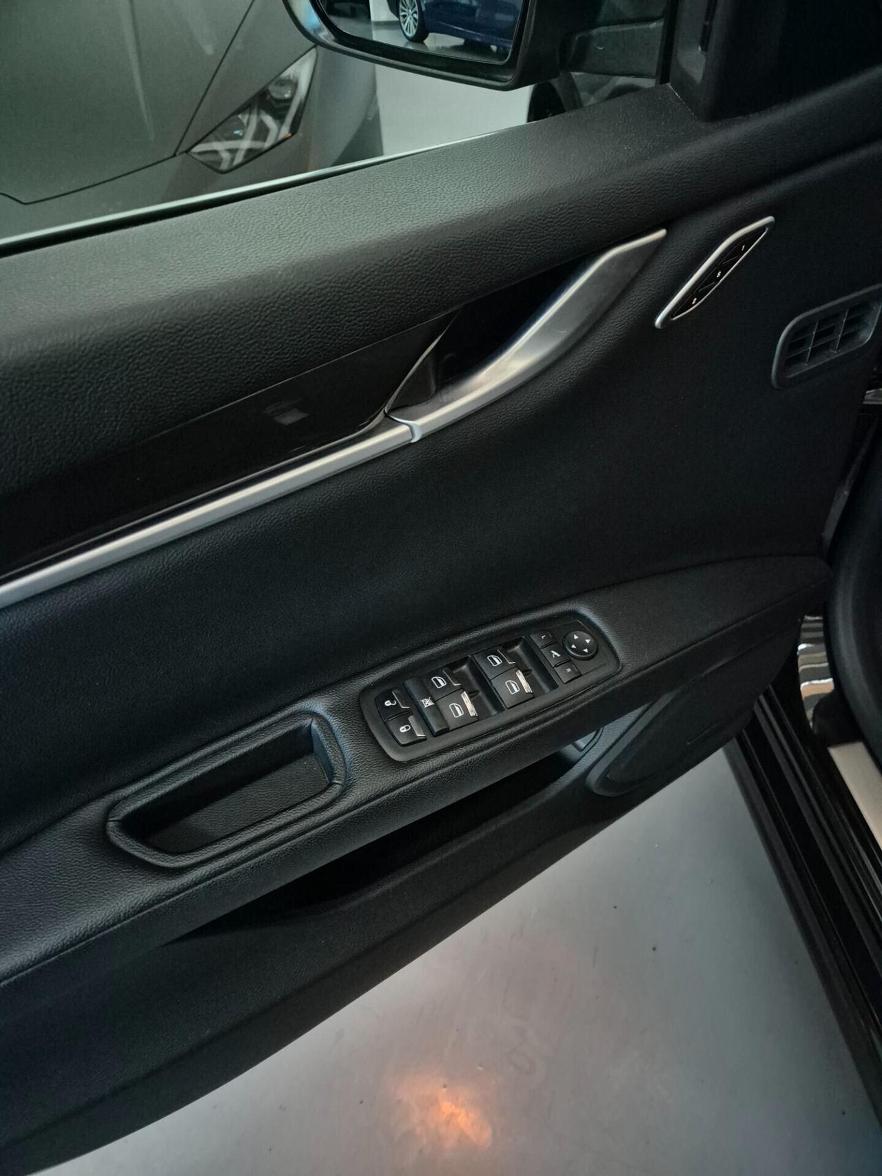 Maserati Ghibli V6 3.0cc 275cv tetto apribile certificata cerchi21