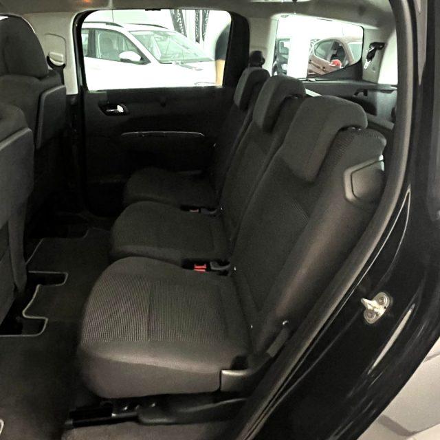 PEUGEOT 5008 1.6 HDi 115CV Allure