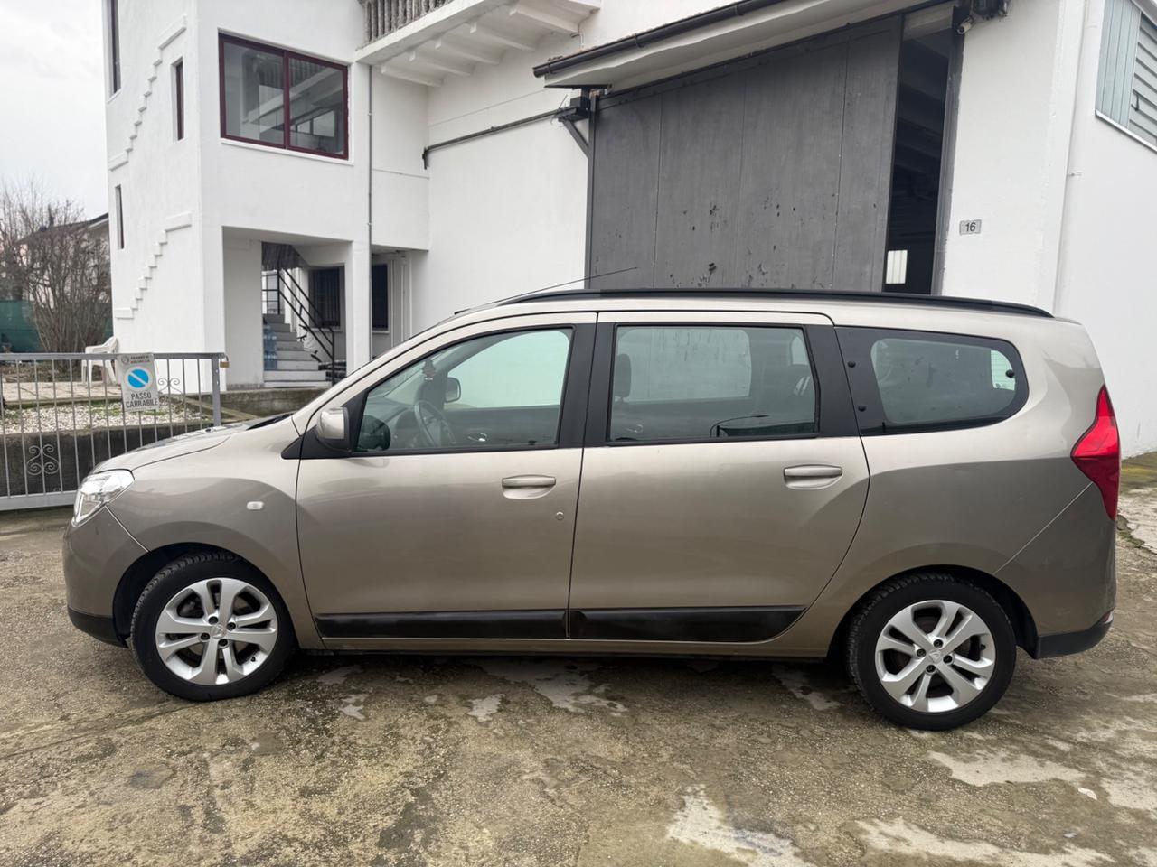 Dacia Lodgy 7 POSTI 1.5 DIESEL POCHI KM NEOPATENTATI
