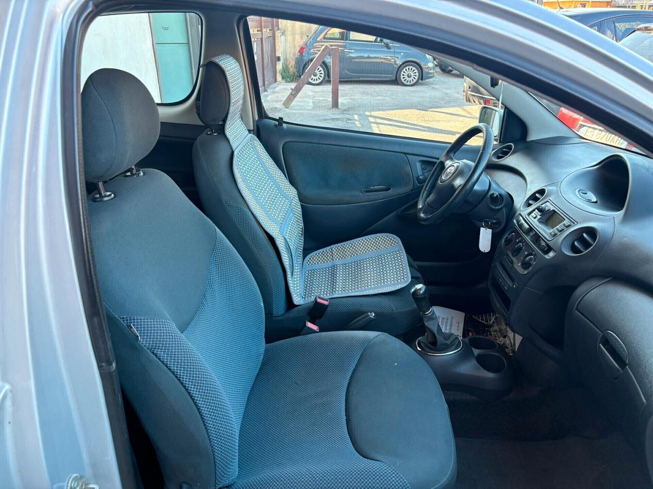 Toyota Yaris 1000 Expo