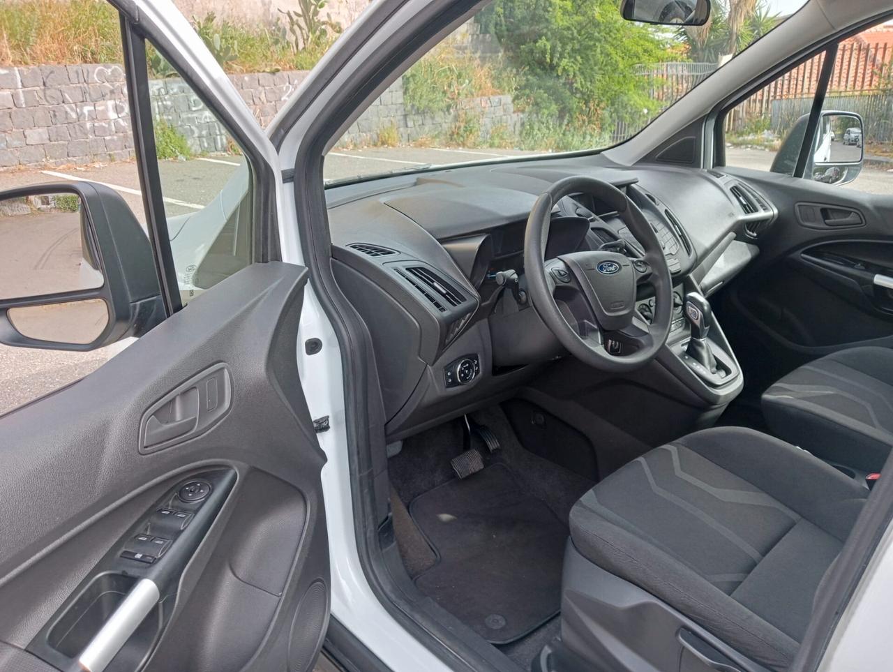 Ford Tourneo Connect Pianale ribassato con rampa disabili in carrozzina