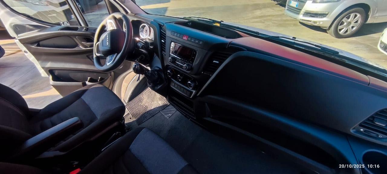 Iveco DAILY con centina e pedana idraulica