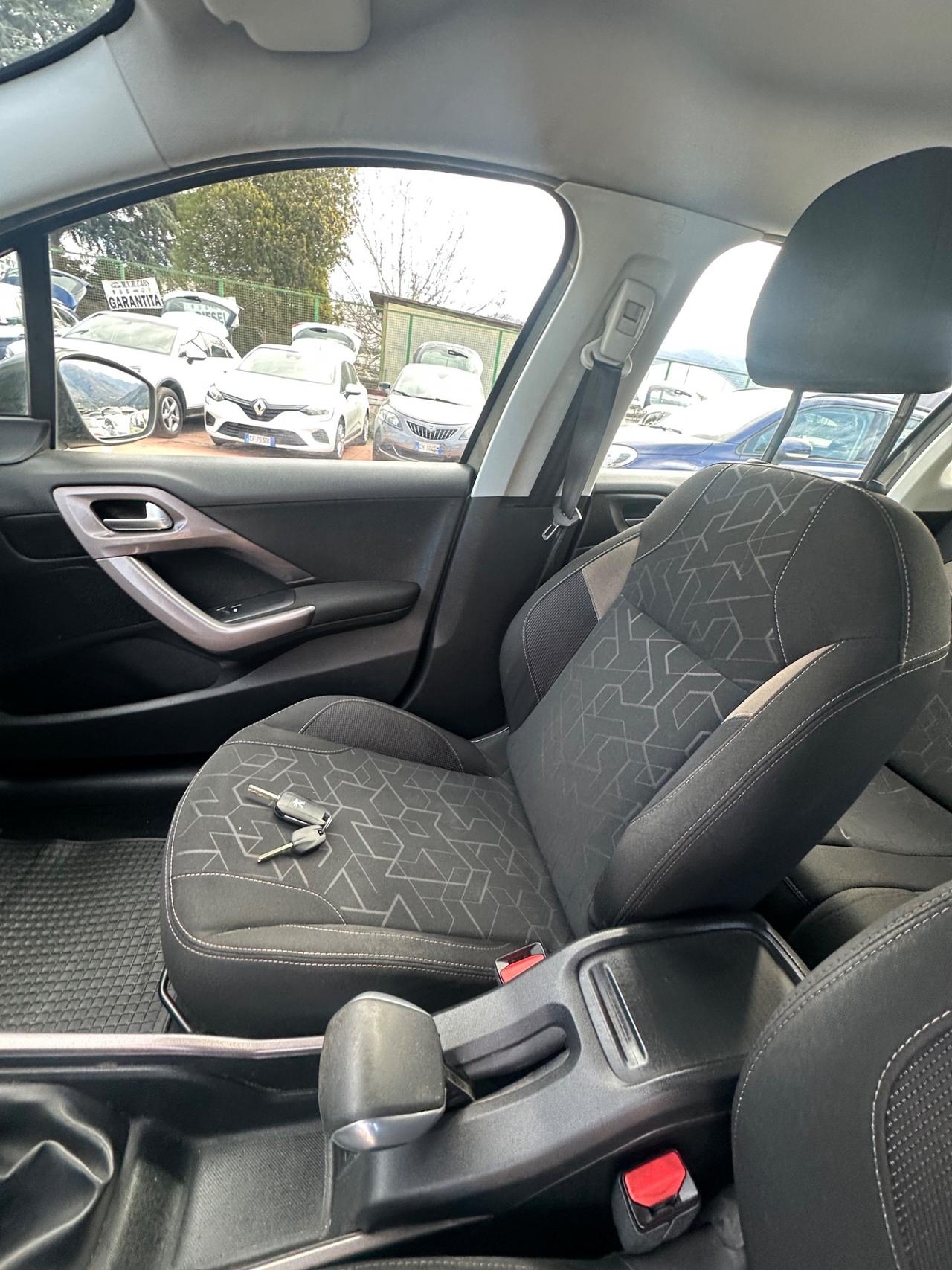 Peugeot 2008 1.6 e-HDi 92 CV Stop&Start Urban Cross