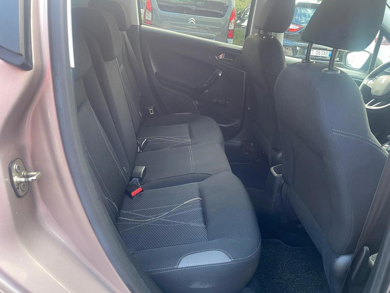 Peugeot 208 1.4 HDi 68 CV 5 porte Allure
