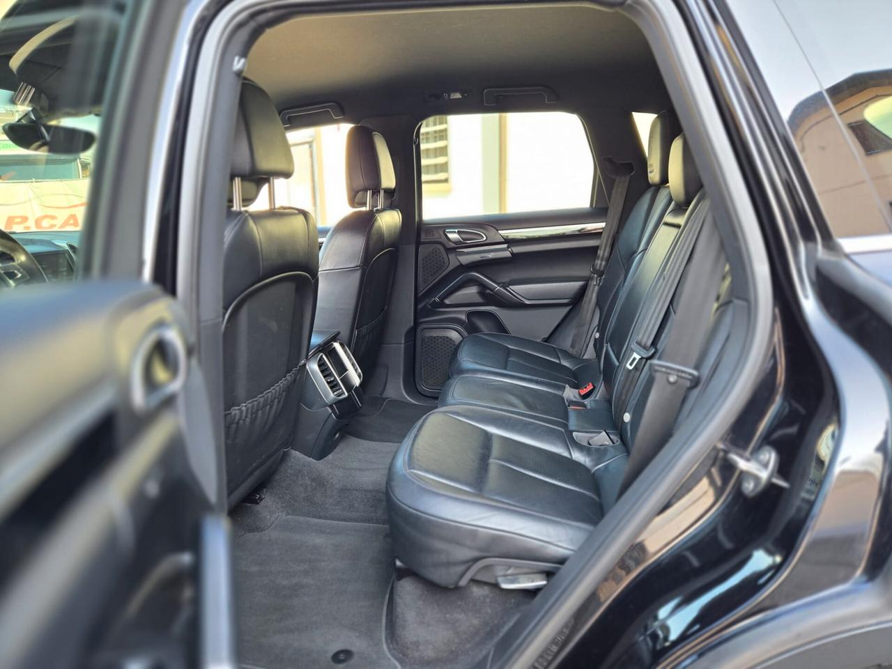Porsche cayenne 3.0 V6 TDI platinum edition