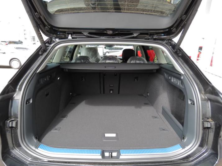 Volkswagen Passat Variant ELEGANCE 1.5 ETSI 110KW