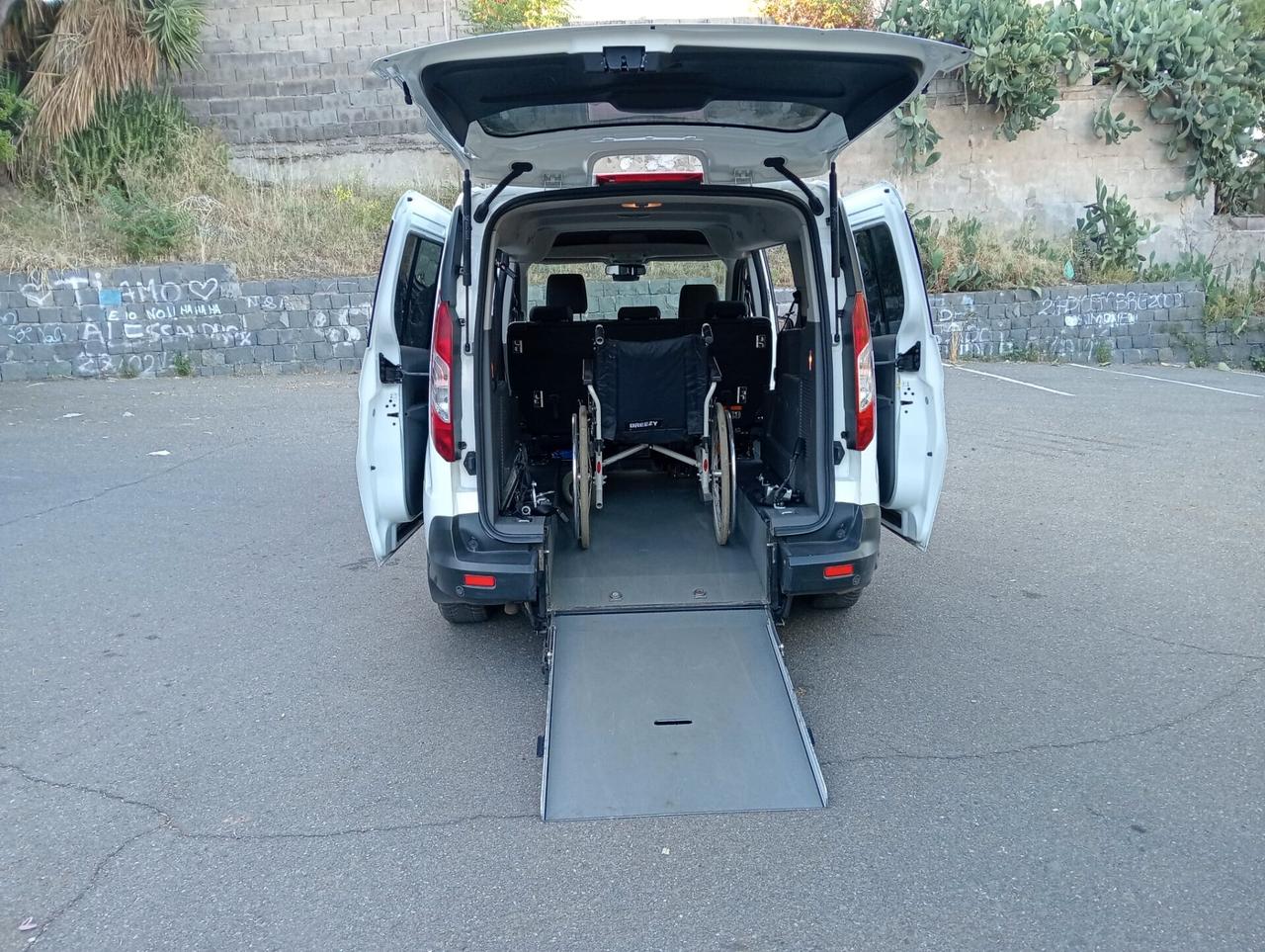 Ford Transit Connect Pianale ribassato con rampa disabili carrozzina