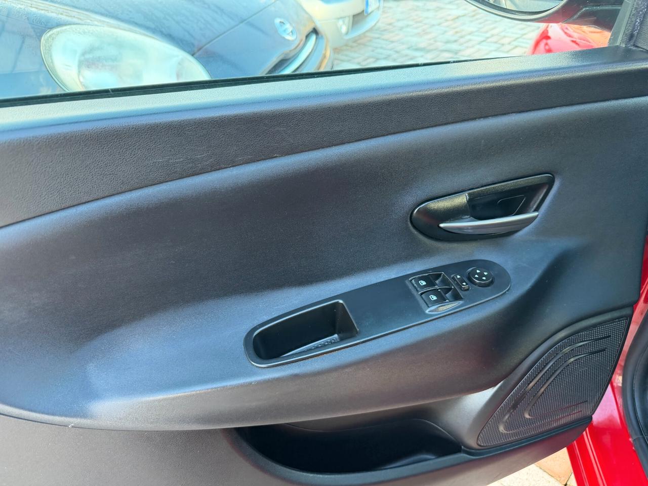 Lancia Ypsilon 0.9 TwinAir 85 CV 5 porte Metano Ecochic Elle