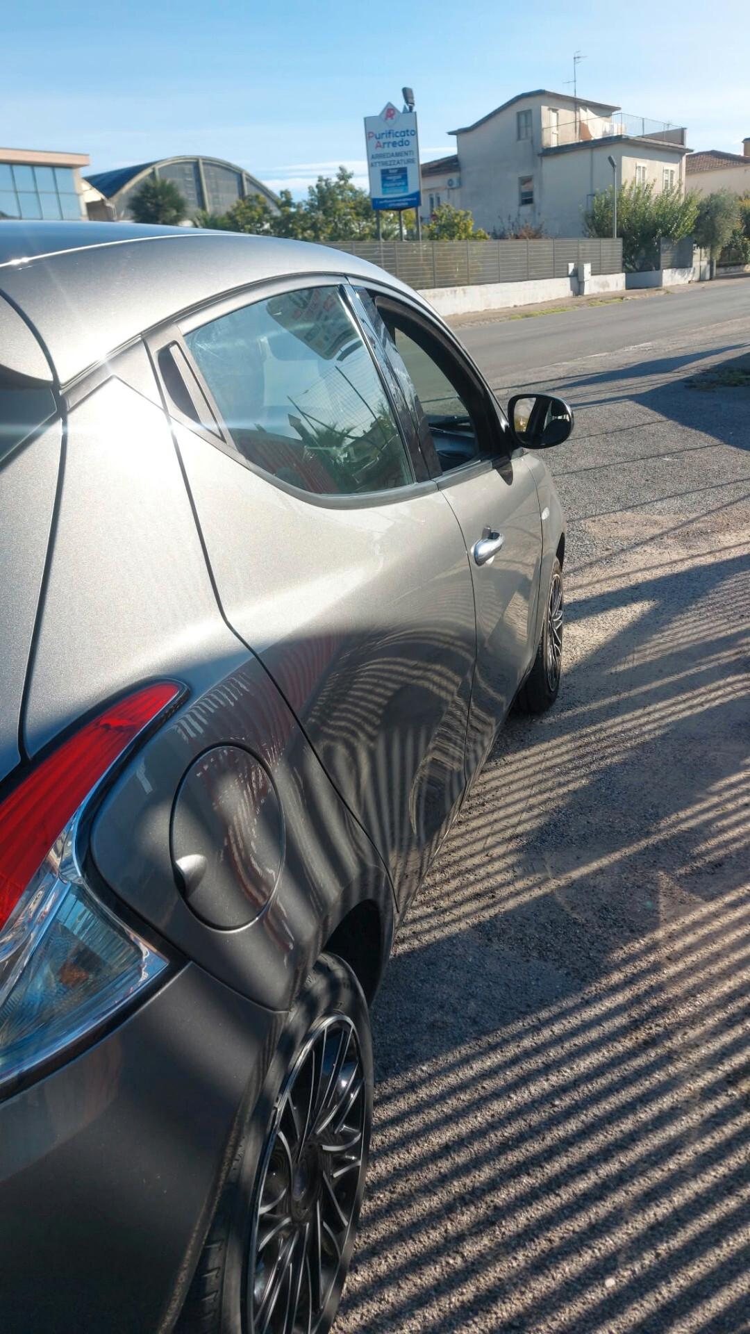 Lancia Ypsilon 1.0 FireFly 5 porte S&S Hybrid Ecochic UnYca