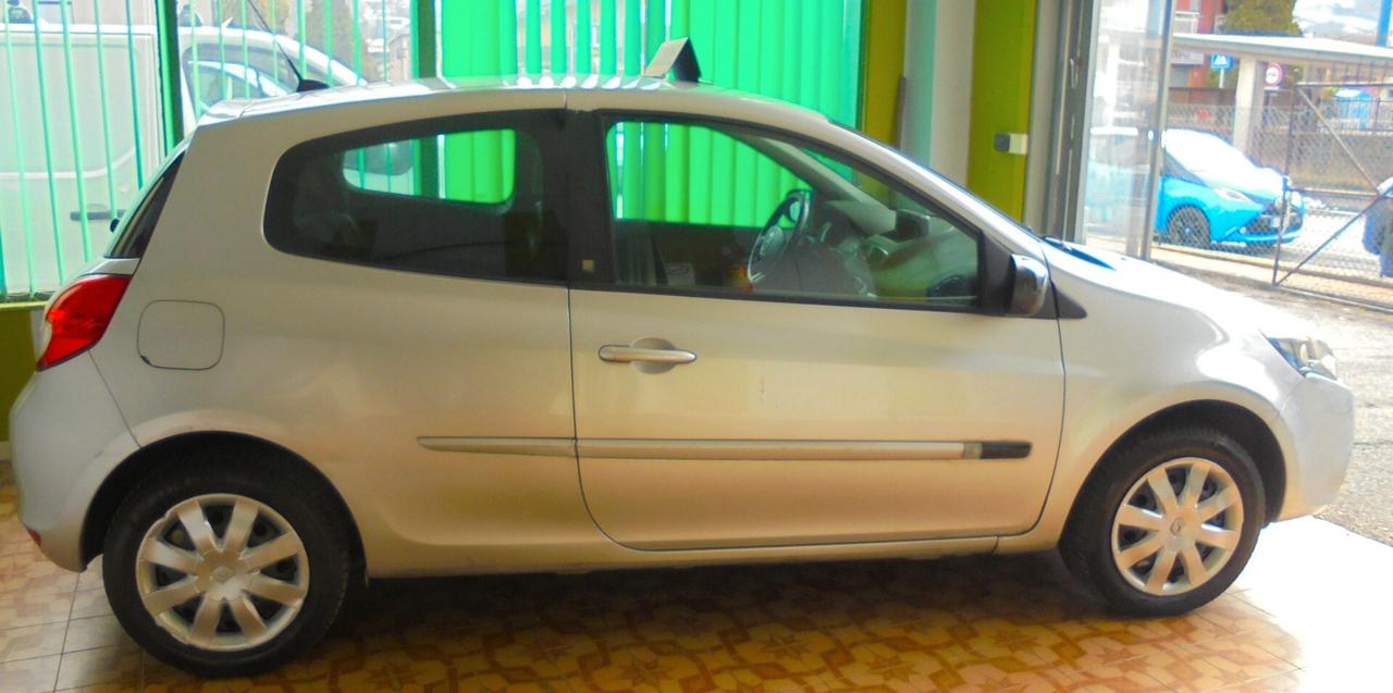 Renault Clio 1200 75 CV 20TH ANNIVERSARY